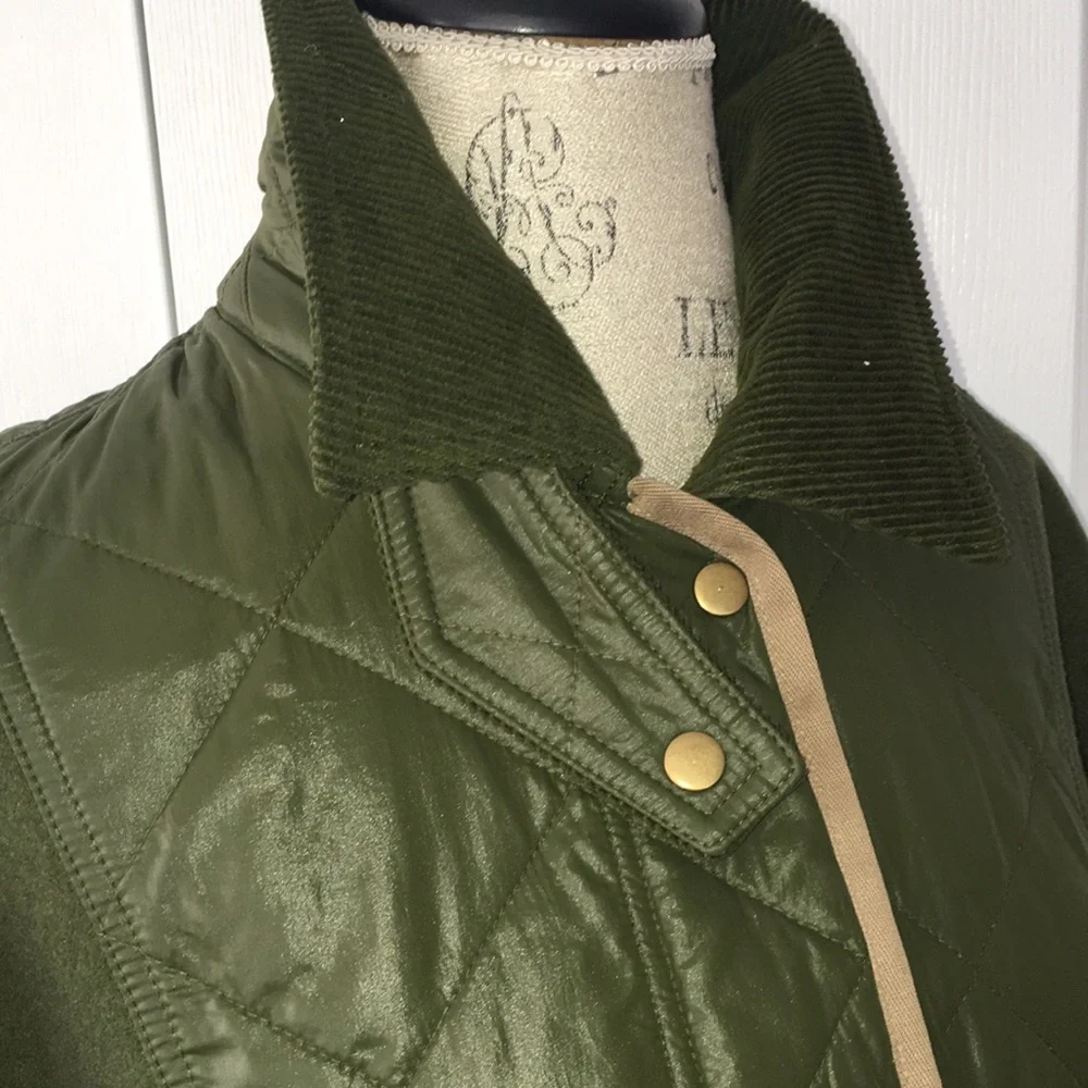 Banana Republic stylish olive